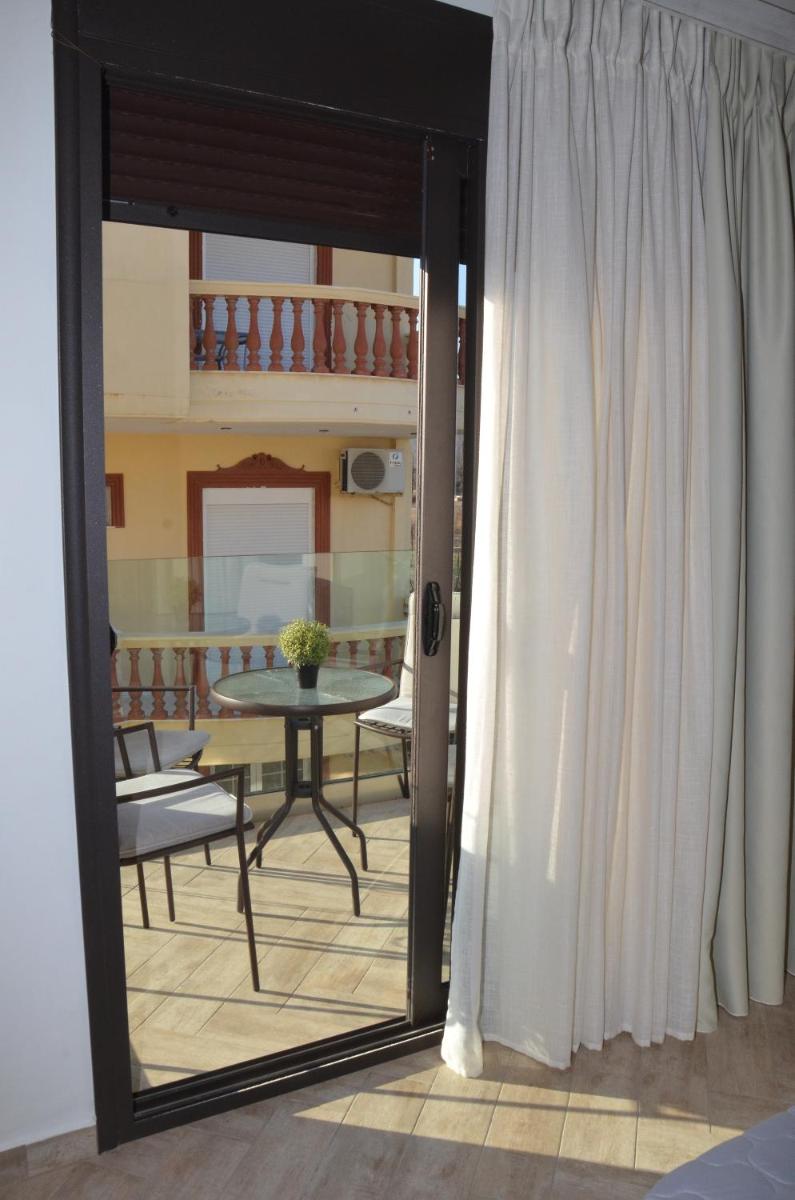 Suitetrails - 12 DOORS APARTMENTS