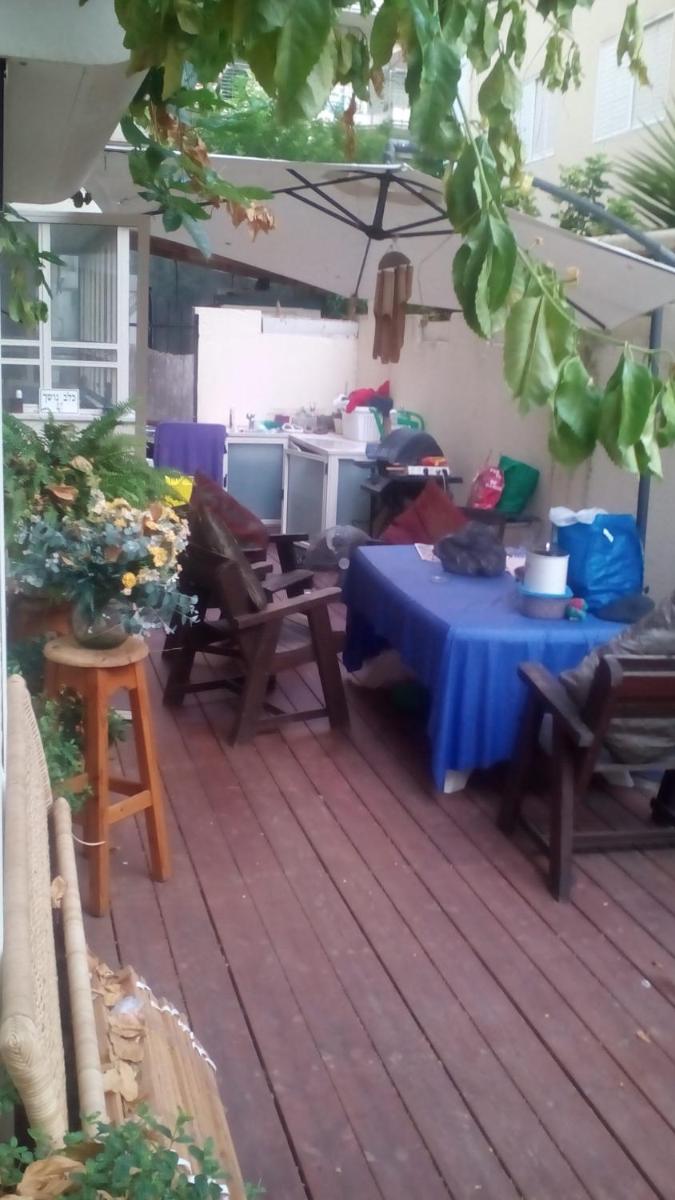 Wonderful Garden Apartment - Housity