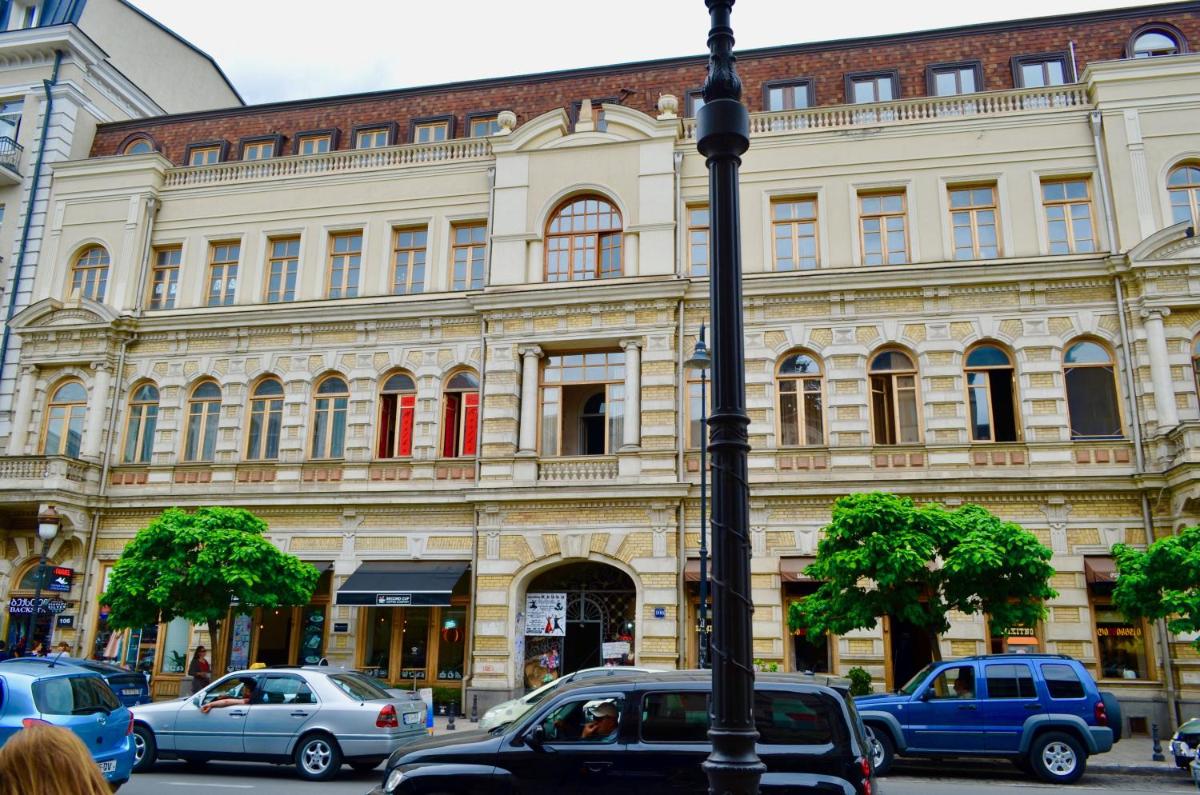 Ali and Nino Apartments, Nino. - Housity