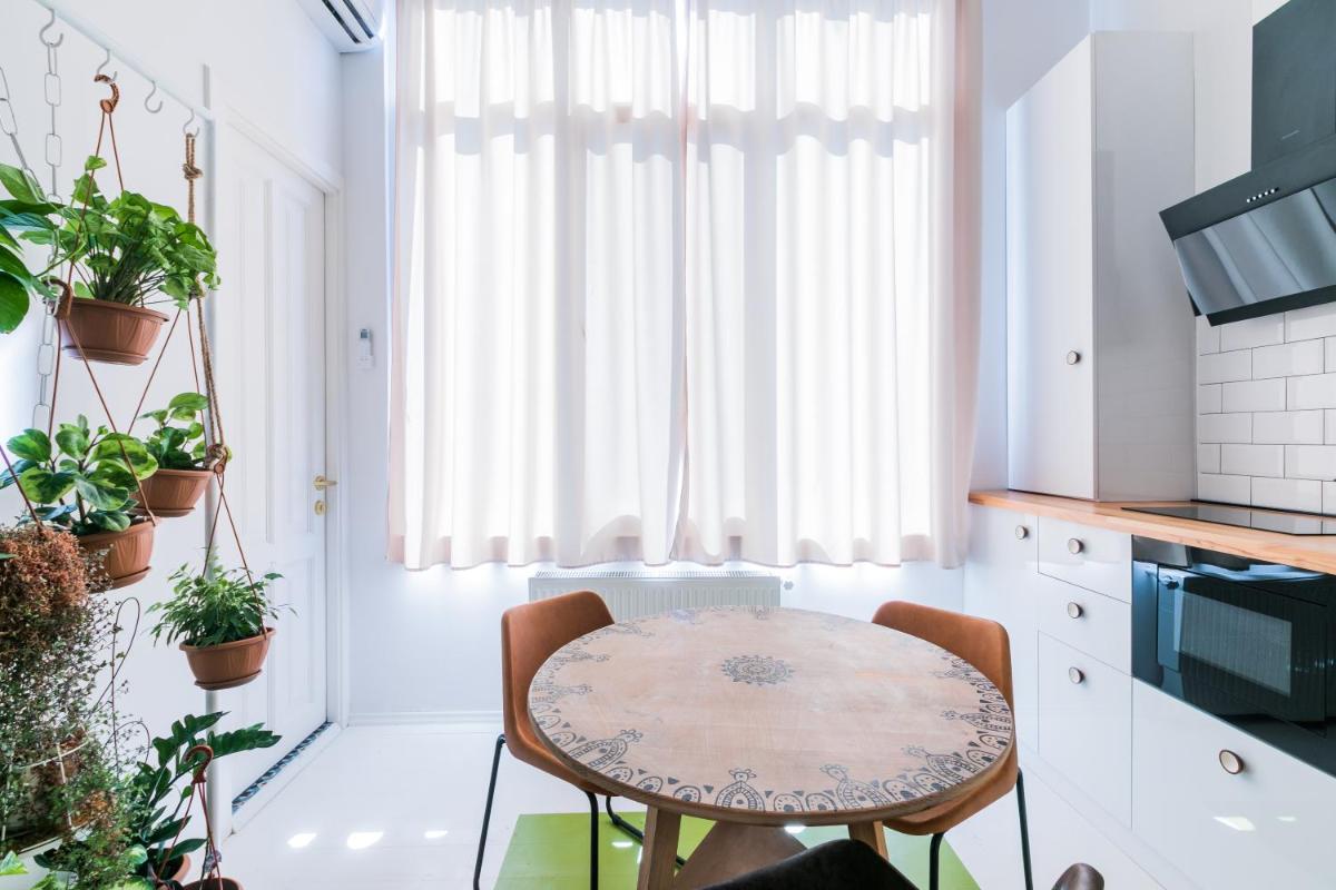Ali and Nino Apartments, Nino. - Housity