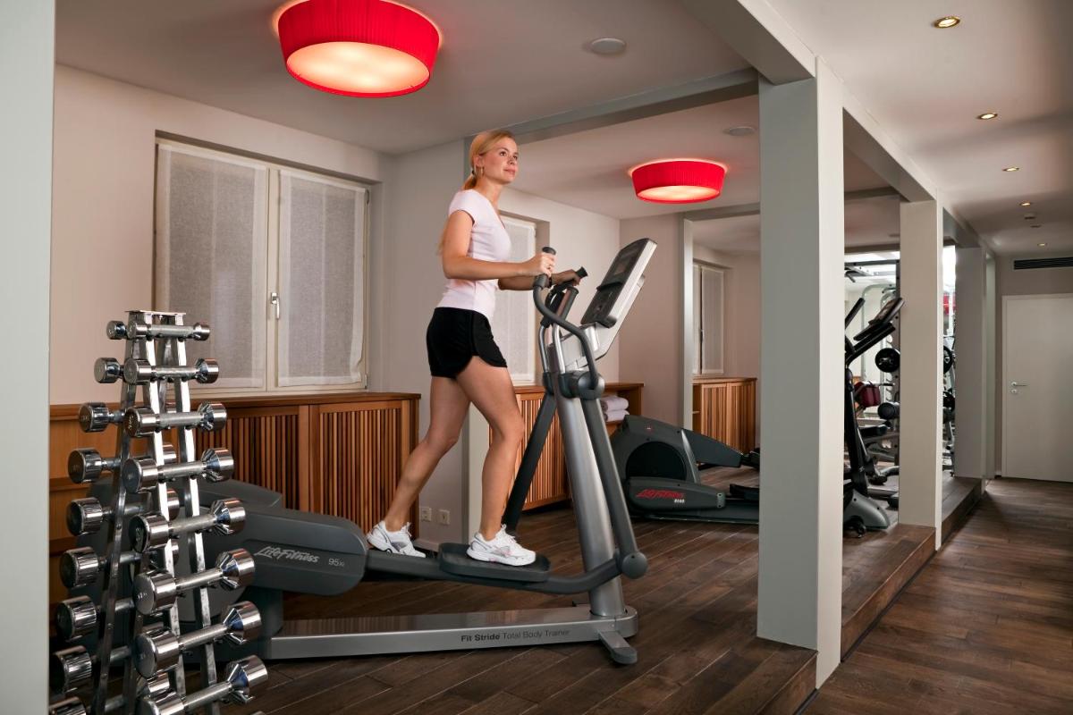 Das Fitnesscenter und/oder die Fitnesseinrichtungen in der Unterkunft Hotel Erbprinz - Gourmet & Spa