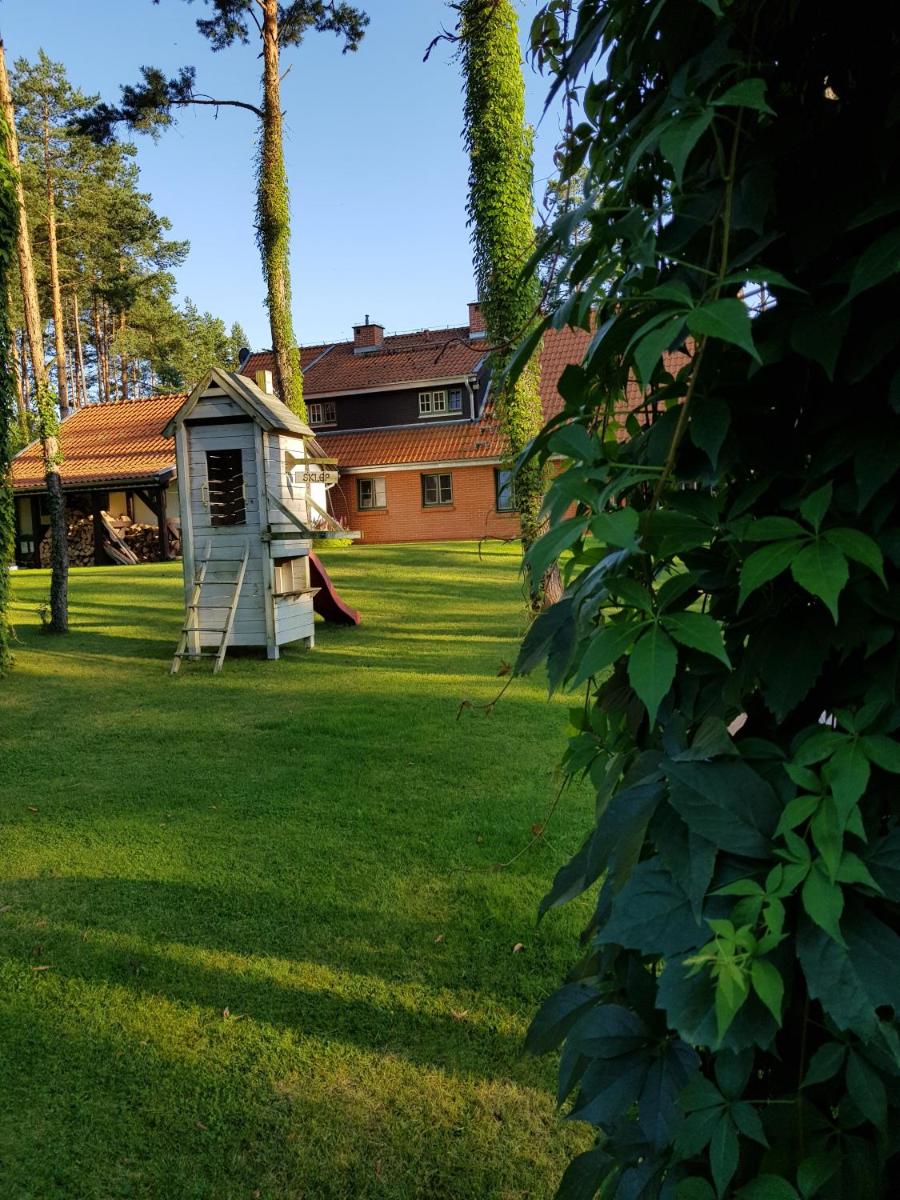 Pluski dom nad jeziorem - Housity