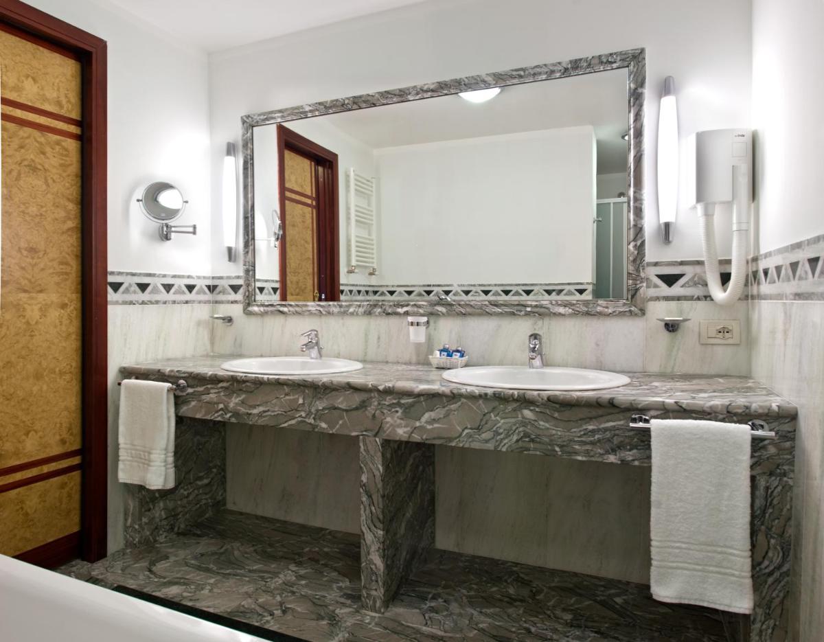 Versilia Palace Hotel - Housity