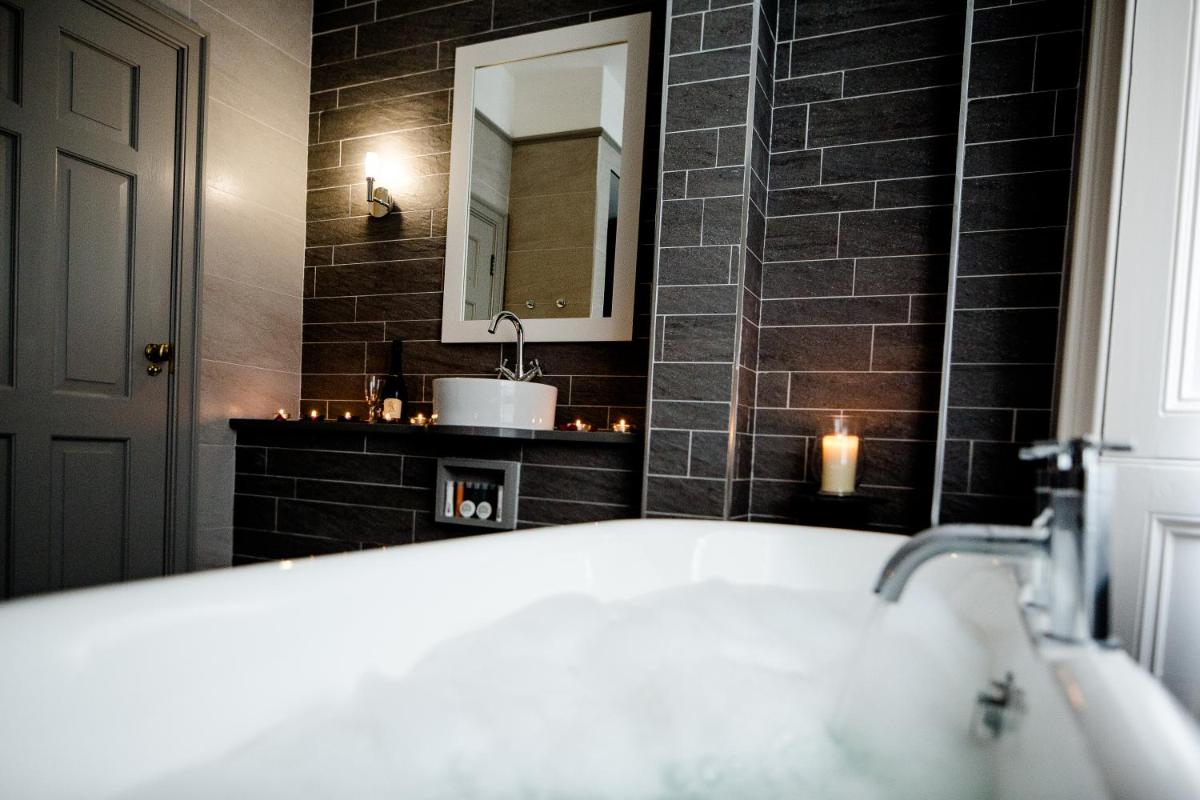 Gretna Hall Hotel - Housity