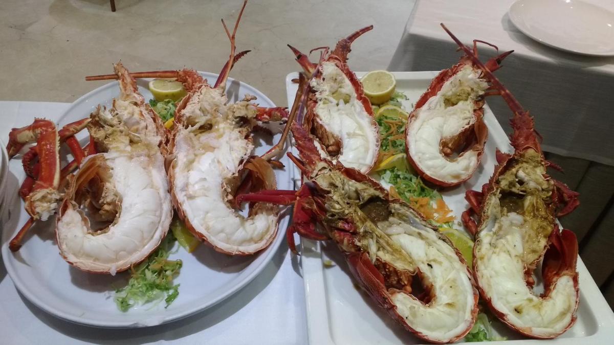 Comida en o cerca de este hotel