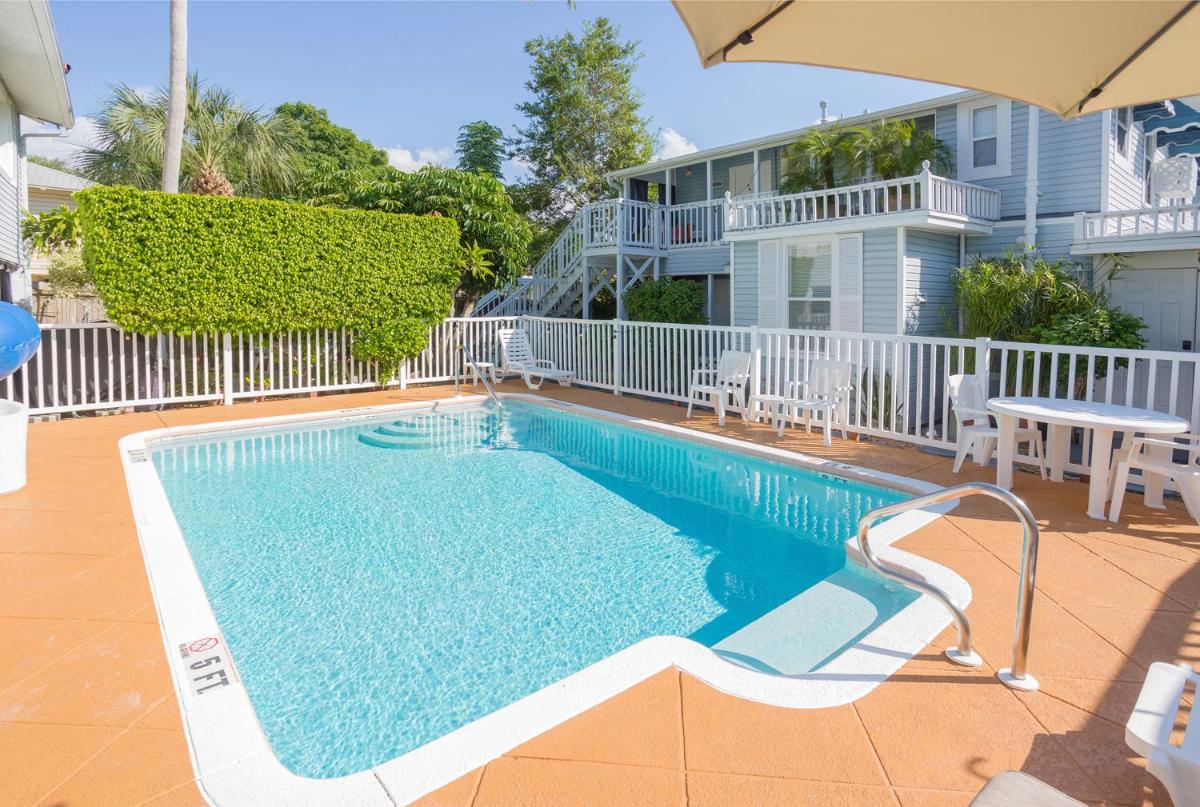 Suitetrails - Meranova Guest Inn