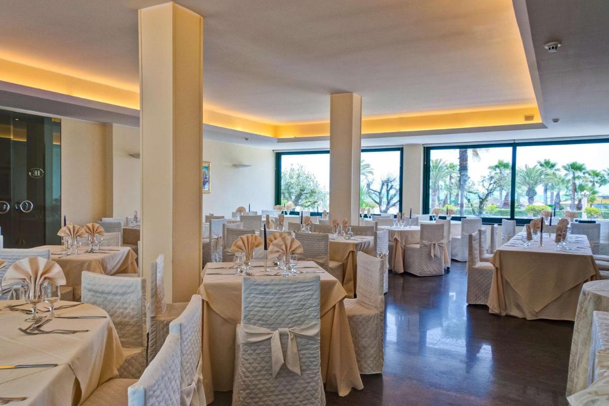 Hotel Europa Beach Village - Housity