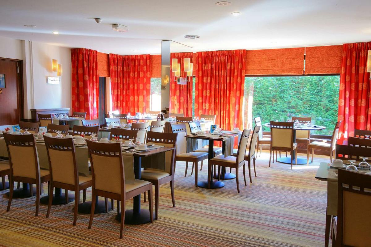 Restaurant ou autre lieu de restauration dans l'établissement Best Western Plus Hostellerie Du Vallon