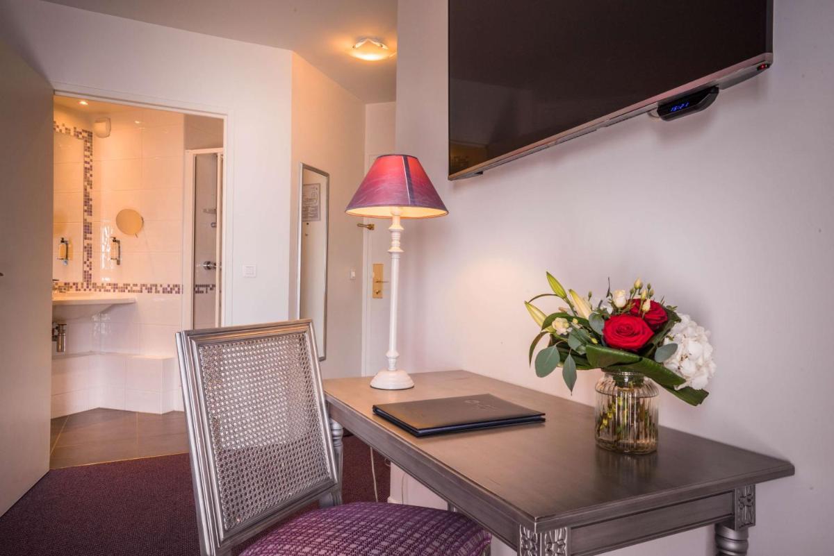 Télévision ou salle de divertissement dans l'établissement Best Western Plus Hostellerie Du Vallon