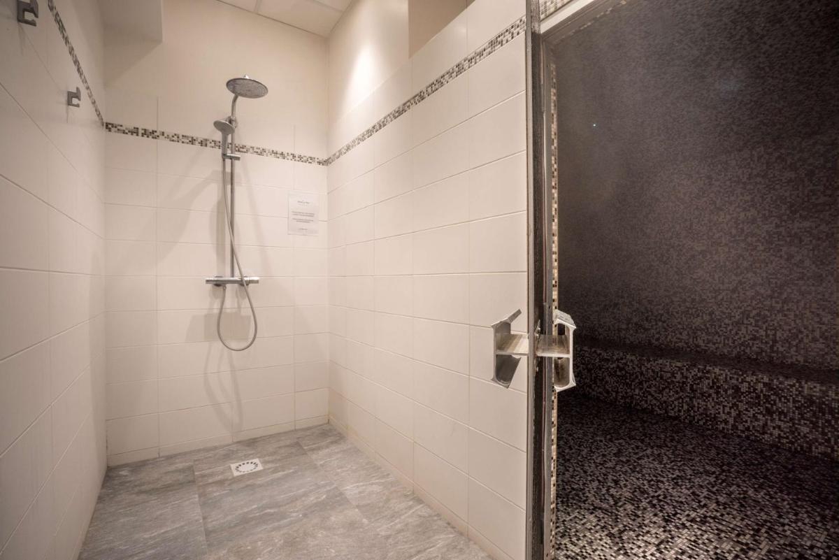 Salle de bains dans l'établissement Best Western Plus Hostellerie Du Vallon