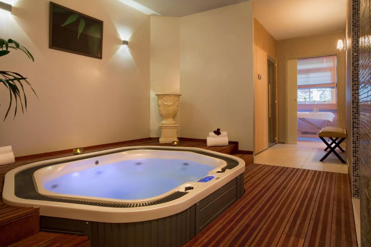 Photo de la galerie de l'établissement Hôtel Le Rive Droite & SPA, à Lourdes