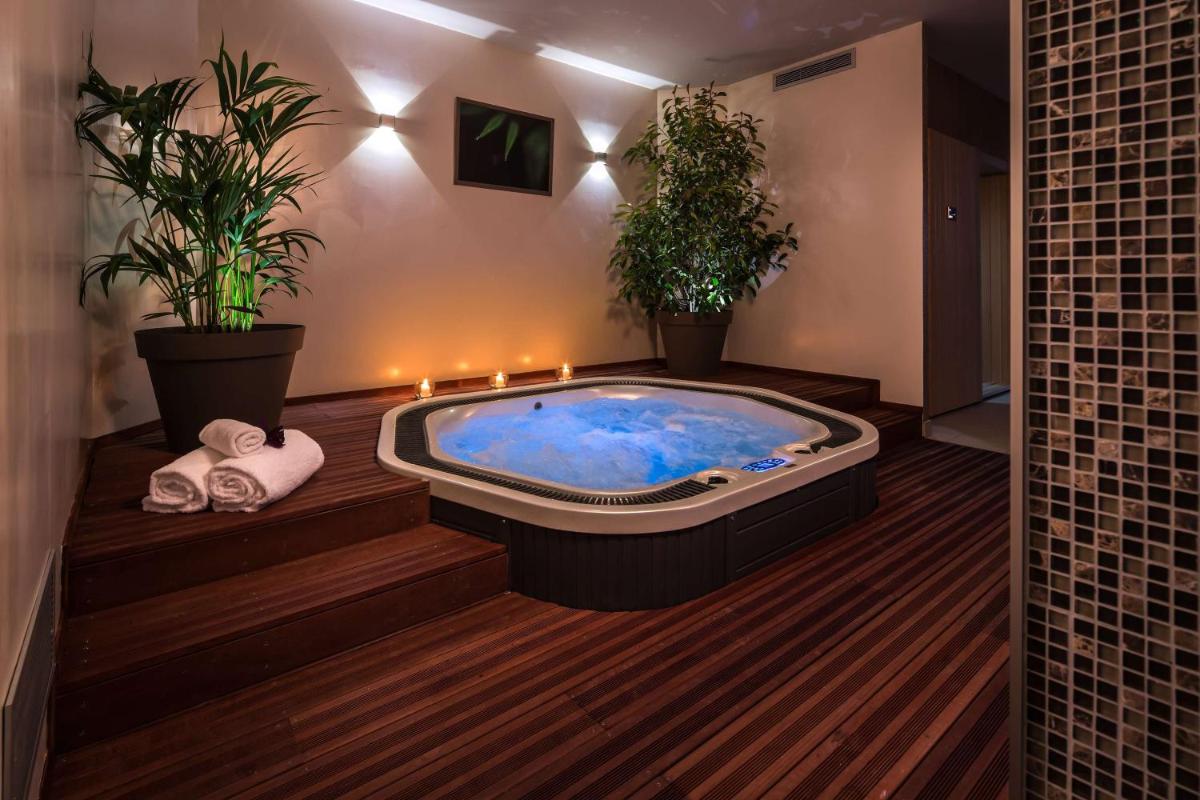 Photo de la galerie de l'établissement Hôtel Le Rive Droite & SPA, à Lourdes