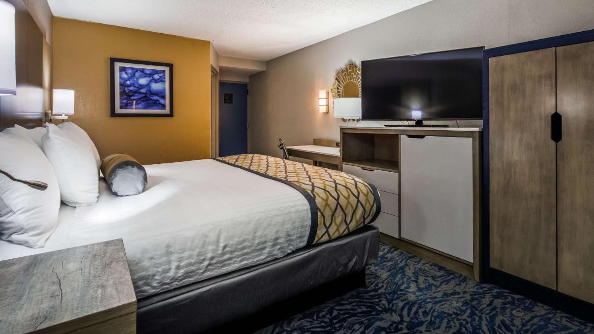 Best Western Plus Bloomington East - Housity