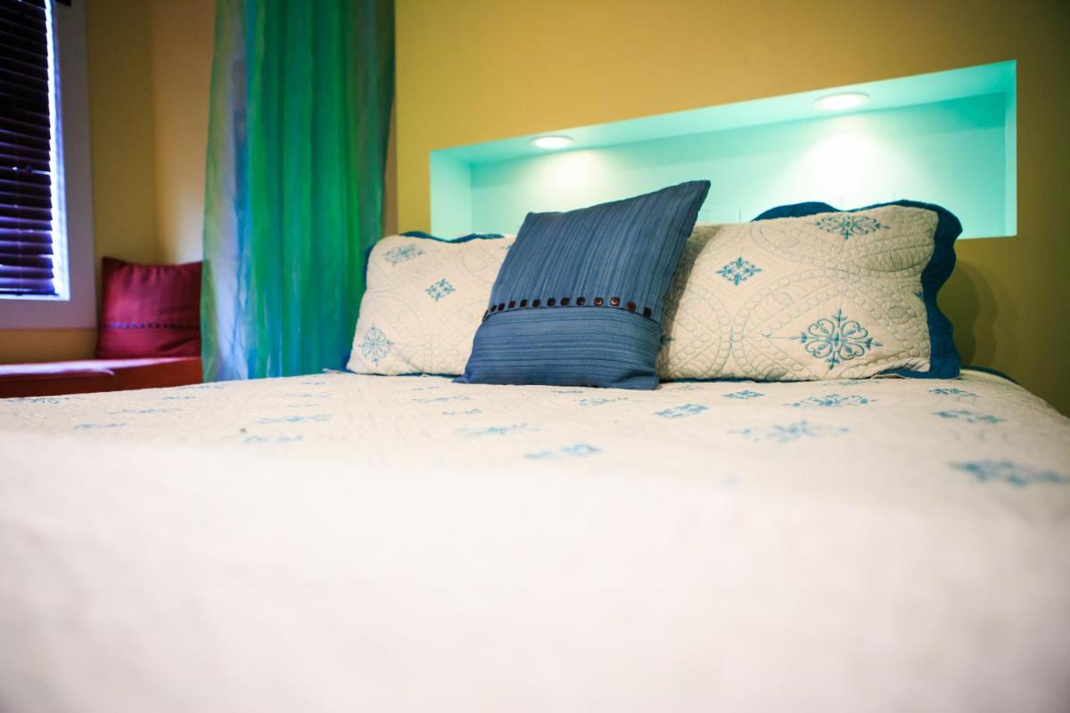 Leaside Manor - Housity