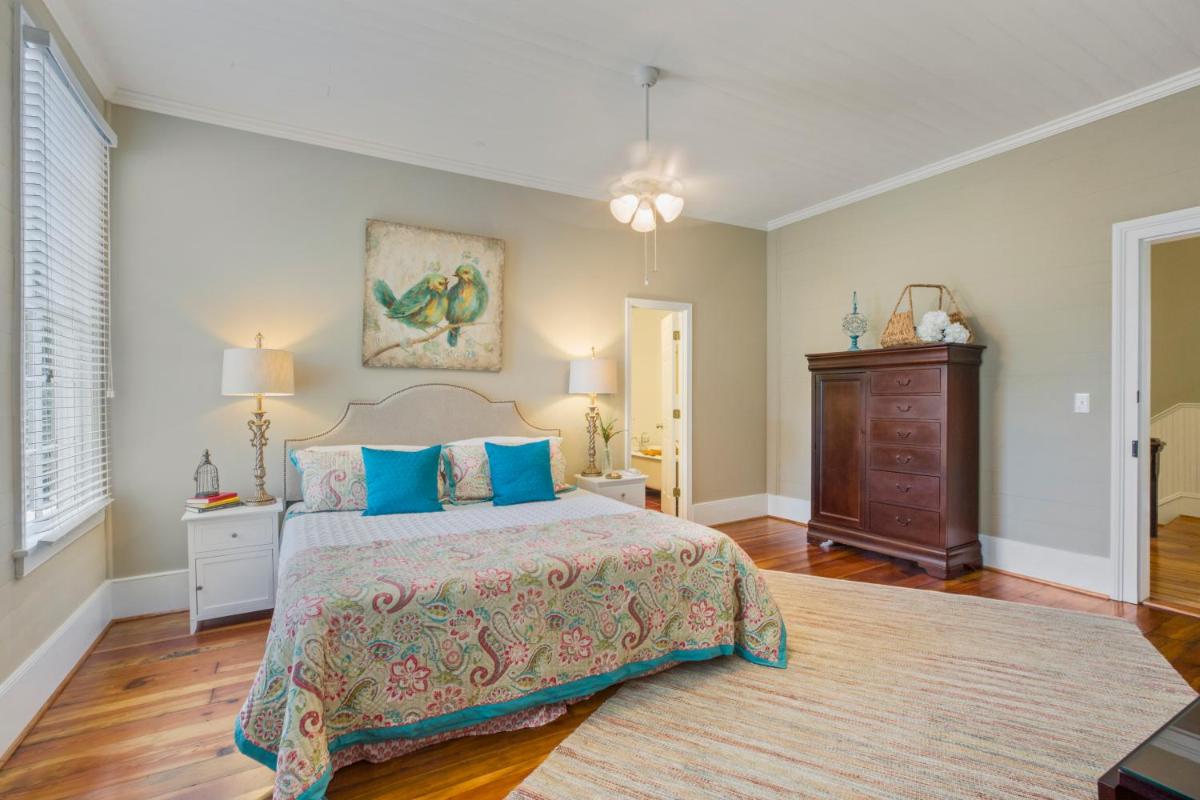 Liberty Hall Bed and Breakfast - Housity