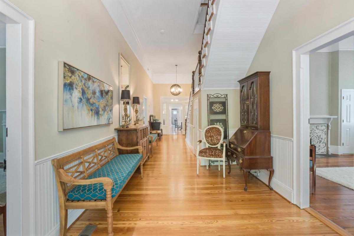Liberty Hall Bed and Breakfast - Housity