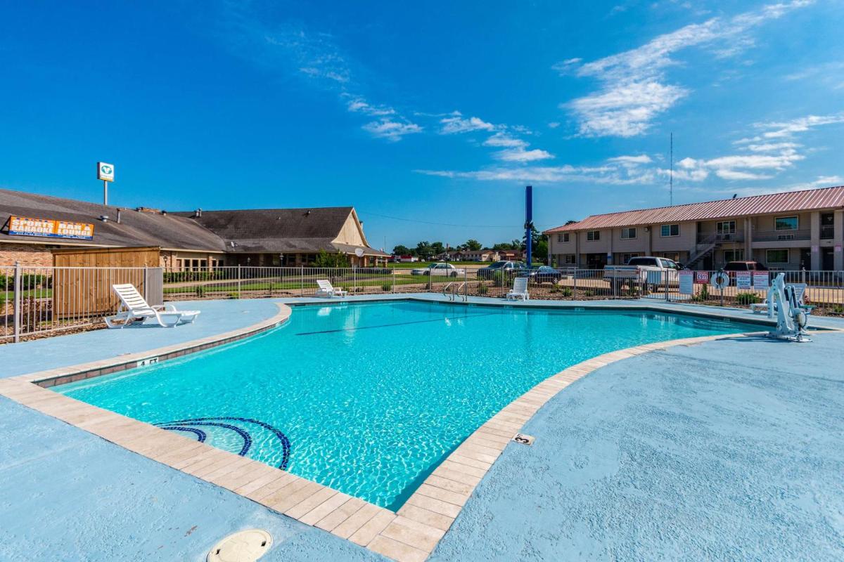 Studio 6-Huntsville, TX - Housity