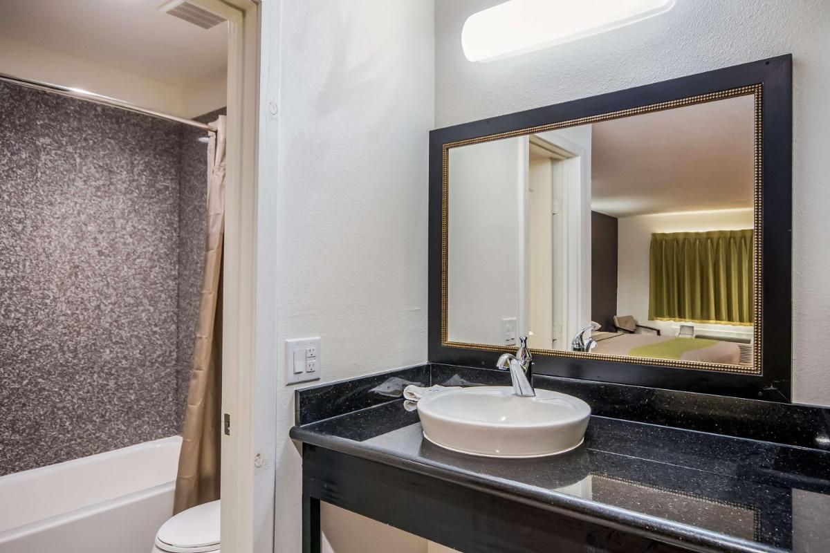 Studio 6-Huntsville, TX - Housity