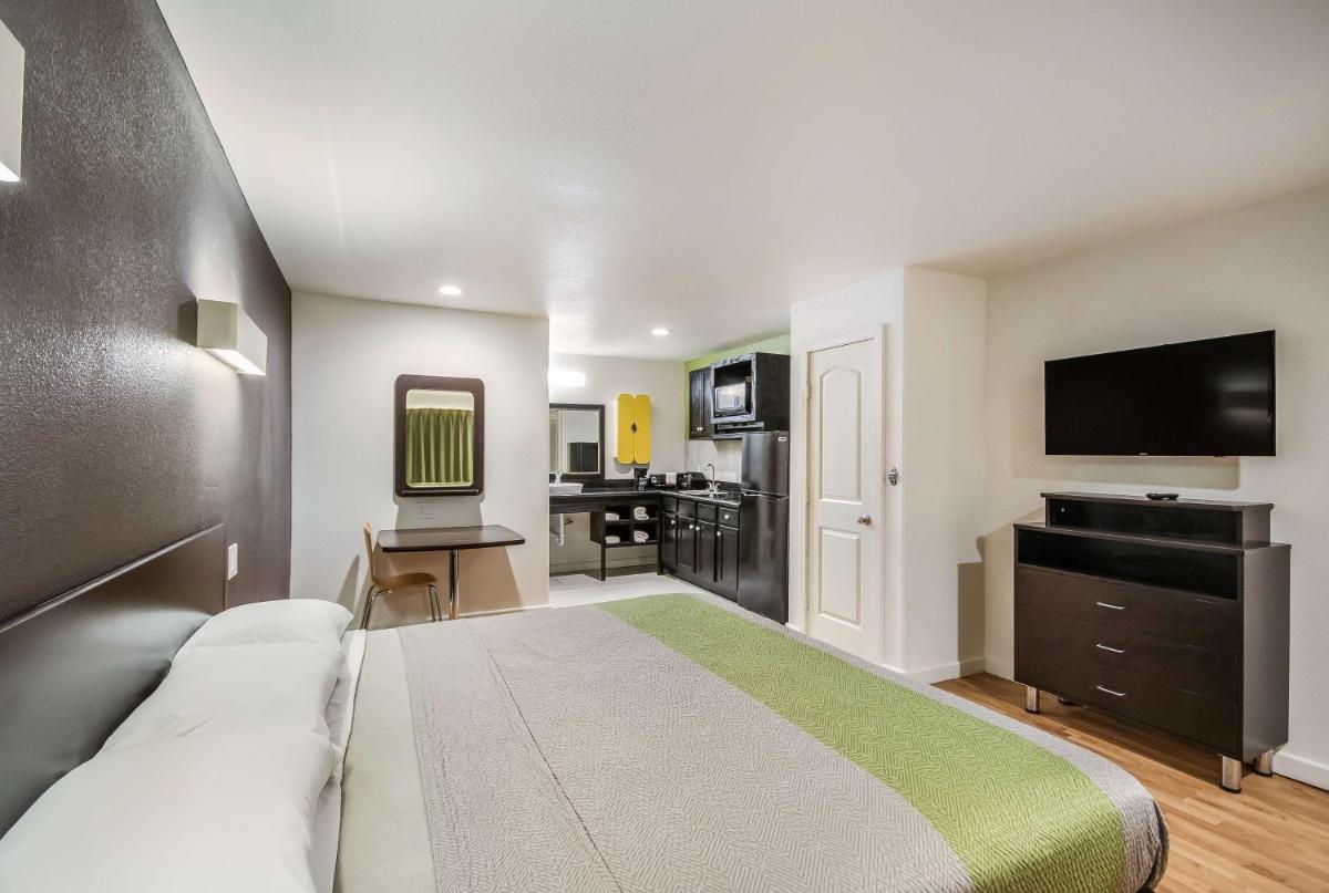 Studio 6-Huntsville, TX - Housity