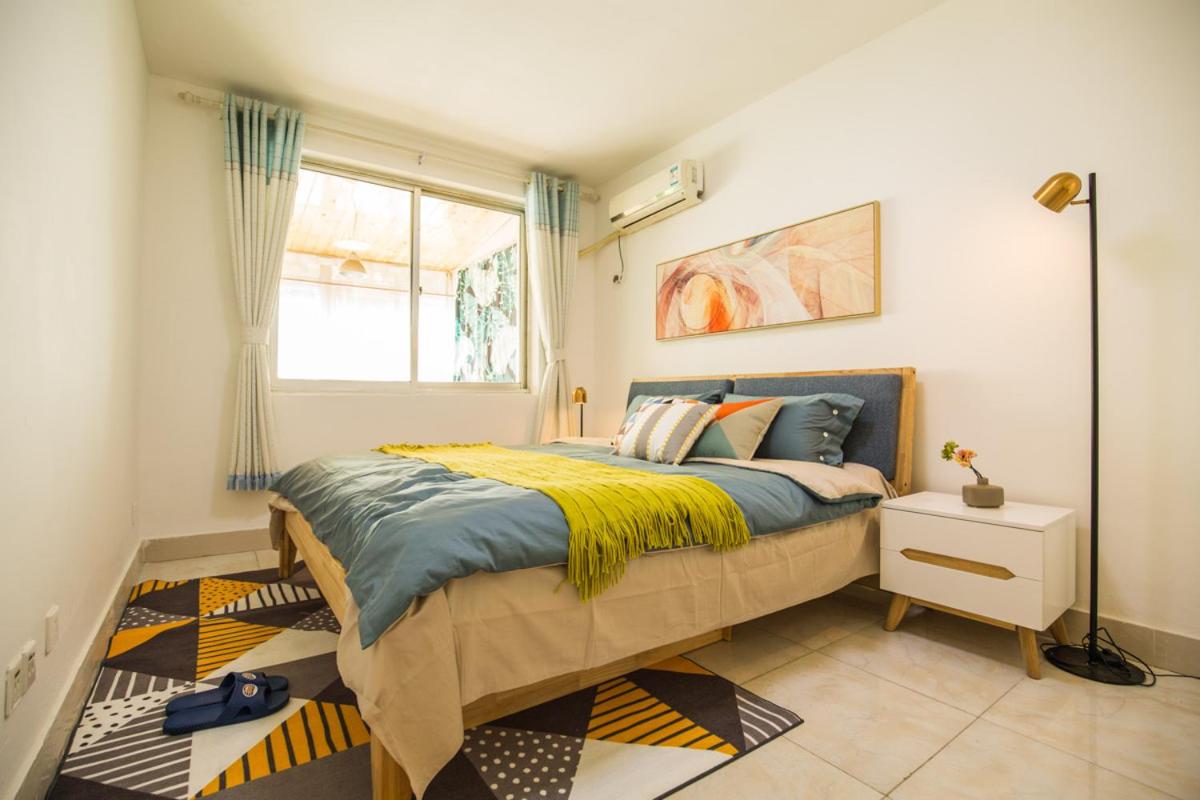 Jinan Lixia·Quancheng Square· Locals Apartment 00126380 - Housity