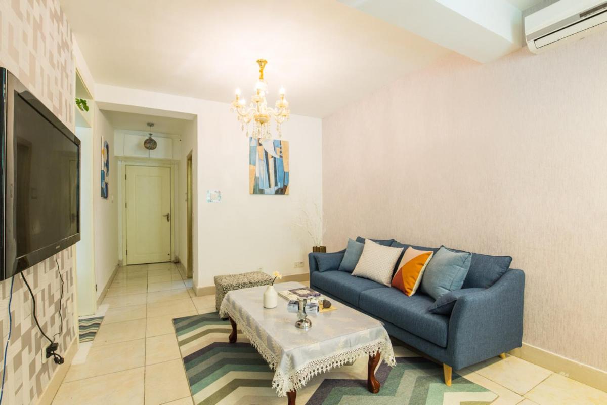 Jinan Lixia·Quancheng Square· Locals Apartment 00126380 - Housity