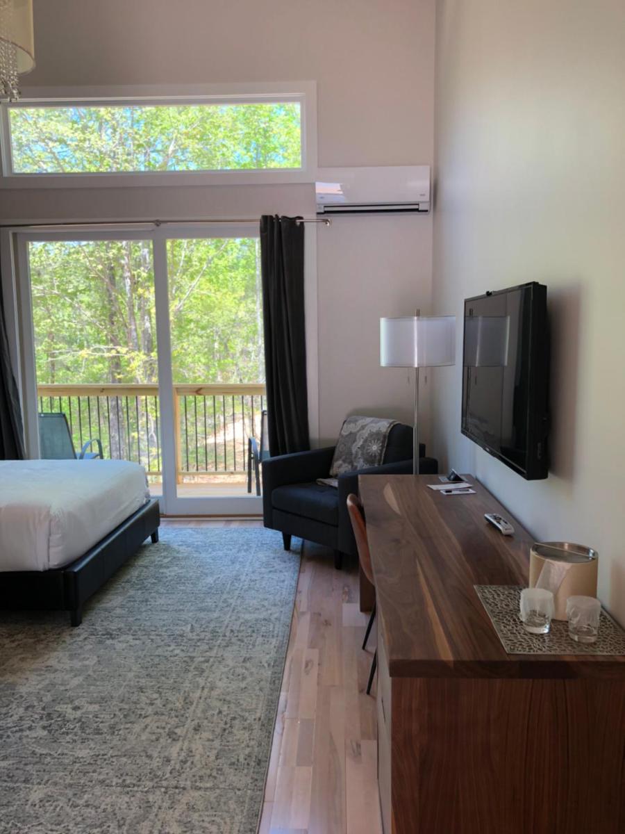 The Limelight Inn - Housity