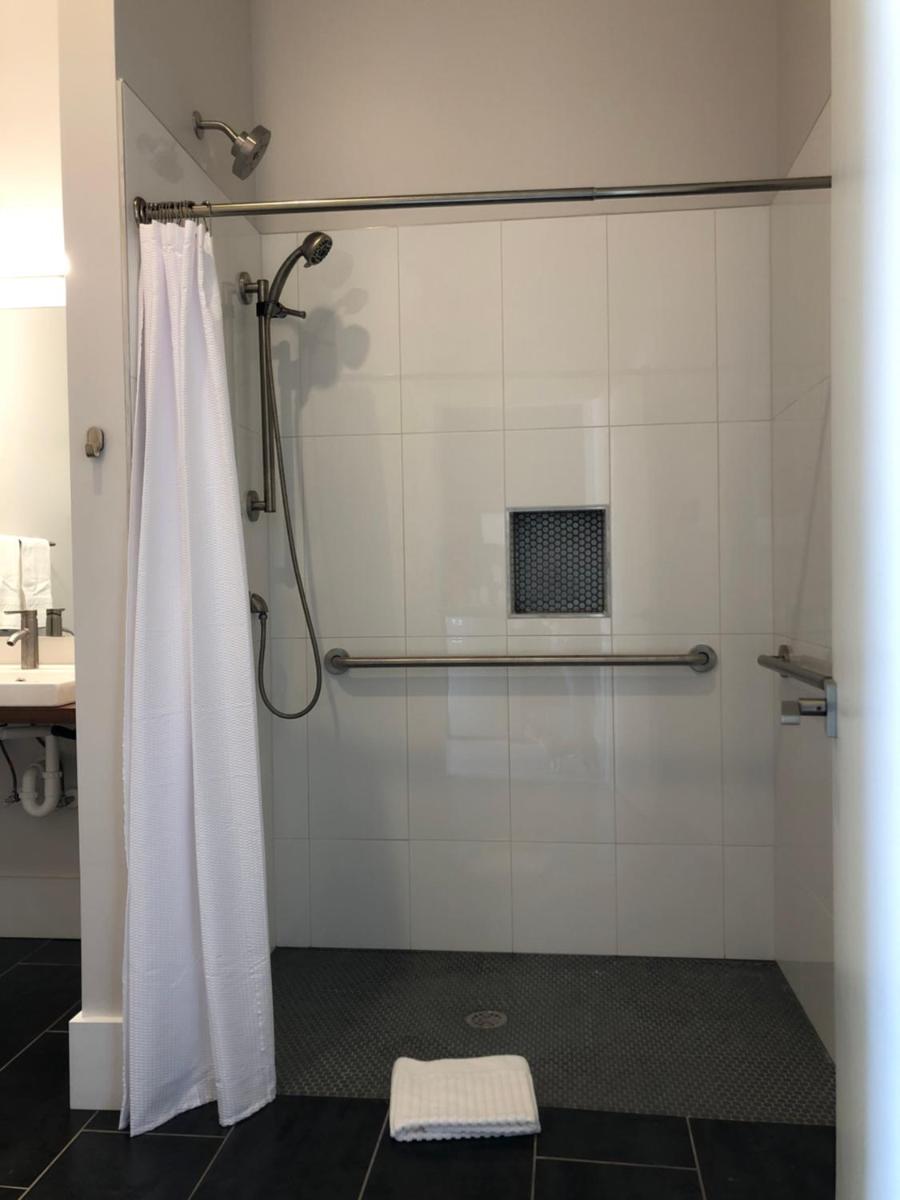 The Limelight Inn - Housity