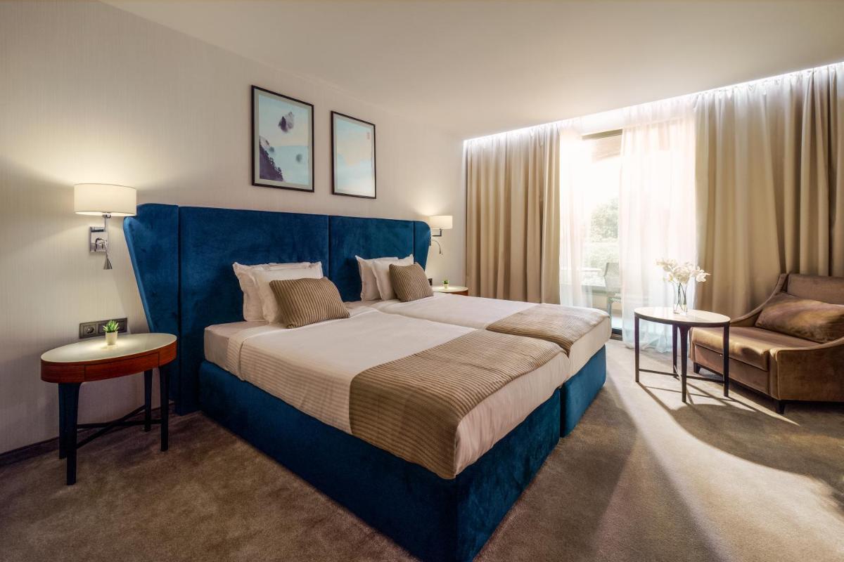 Astor Garden Hotel - Housity