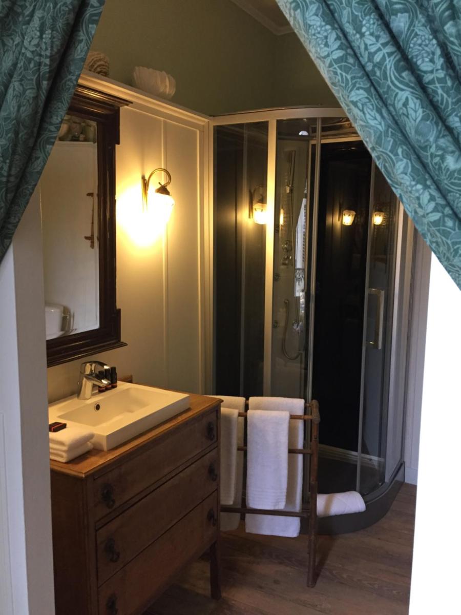 La Grenouille Noire - Housity