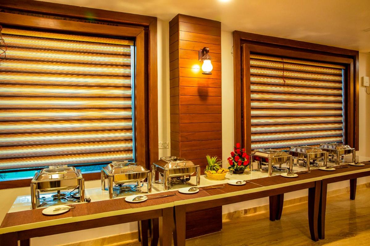 Spree Hotel Agra - Walking Distance to Tajmahal - Housity