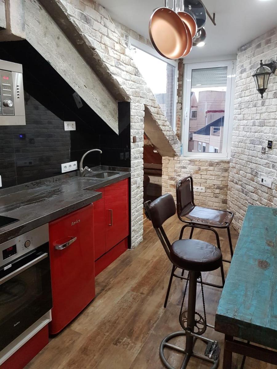 Tiny apartment touching Gibraltar - Housity