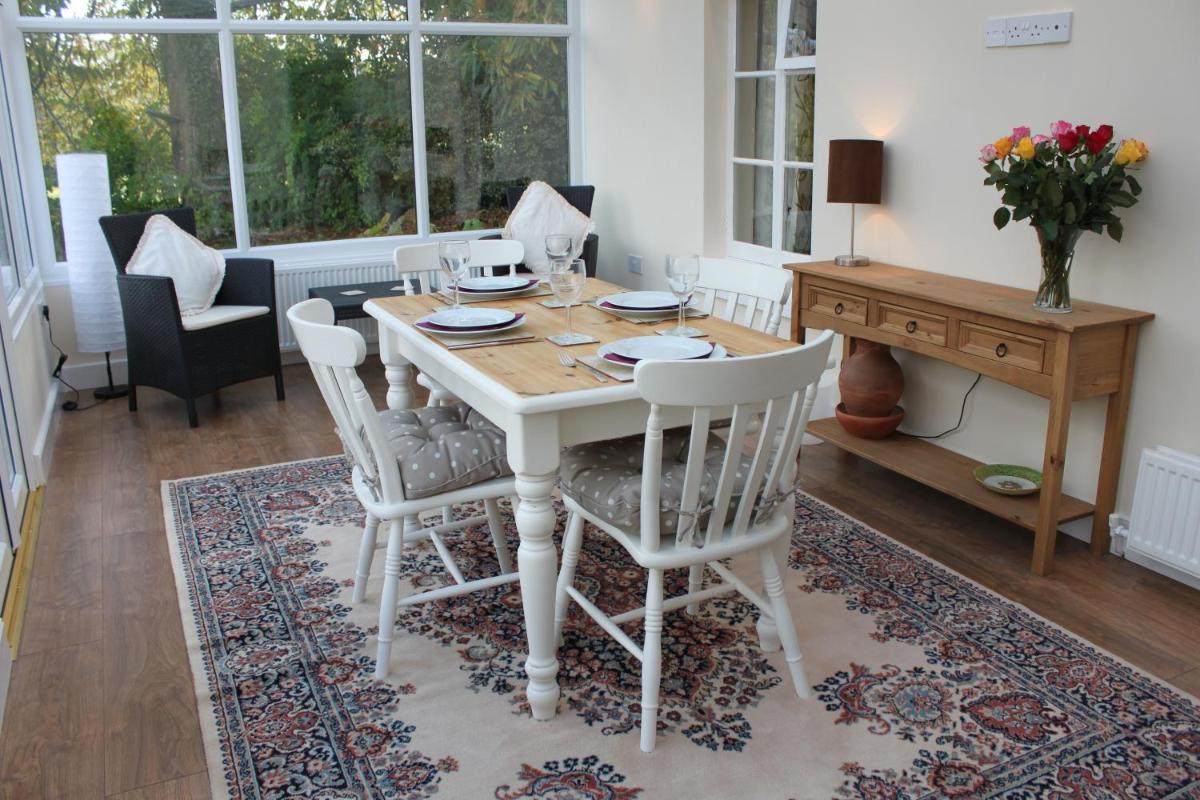 Silhouette Cottage - Housity