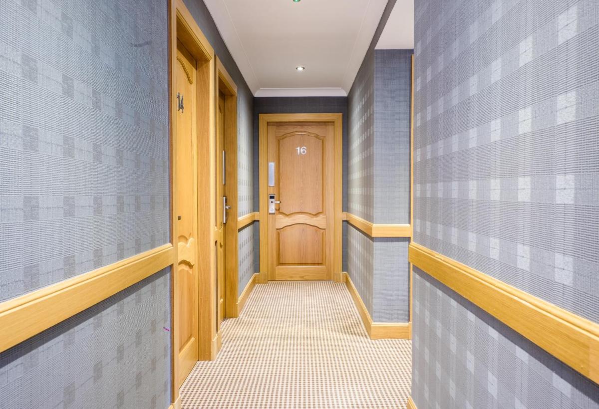 Victoria Hotel - Housity