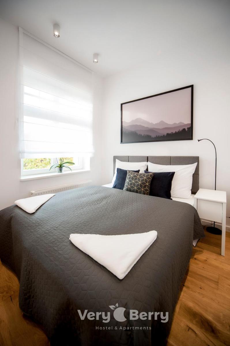Very Berry - Orzeszkowej 14 - MTP Apartment, parking, check in 24h - Housity