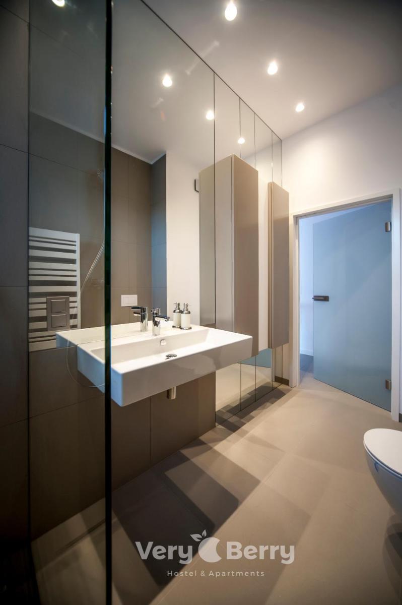 Very Berry - Orzeszkowej 14 - MTP Apartment, parking, check in 24h - Housity