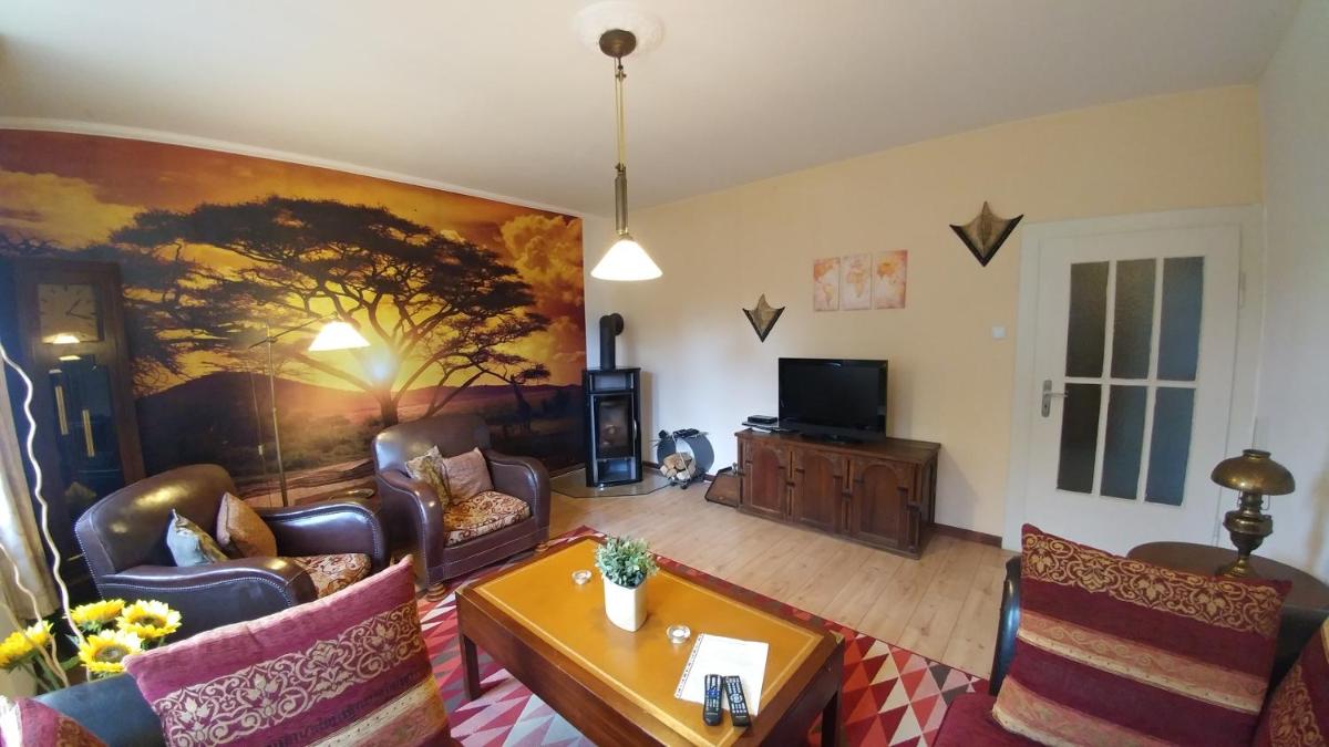 Historische Schule "Ferienwohnung Pauline" I&II - Housity