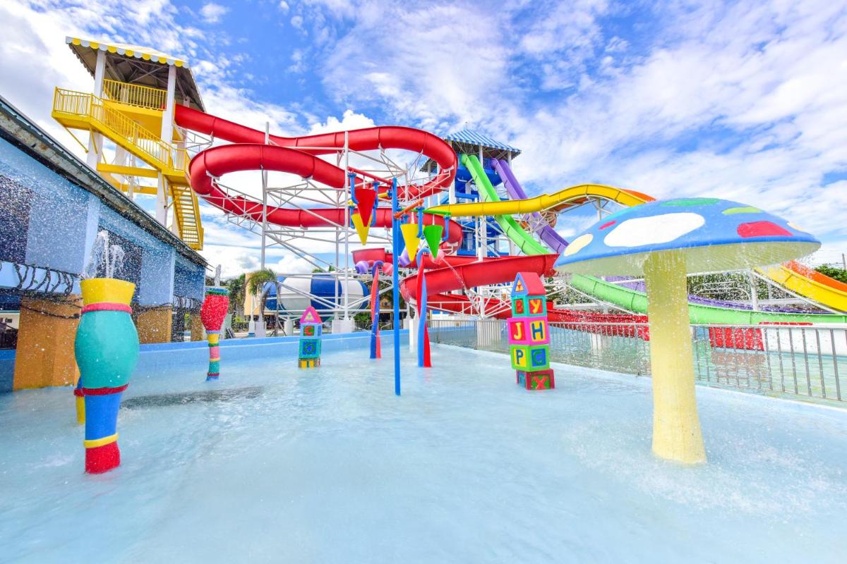 Eon Centennial Resort Hotel & Waterpark - Housity