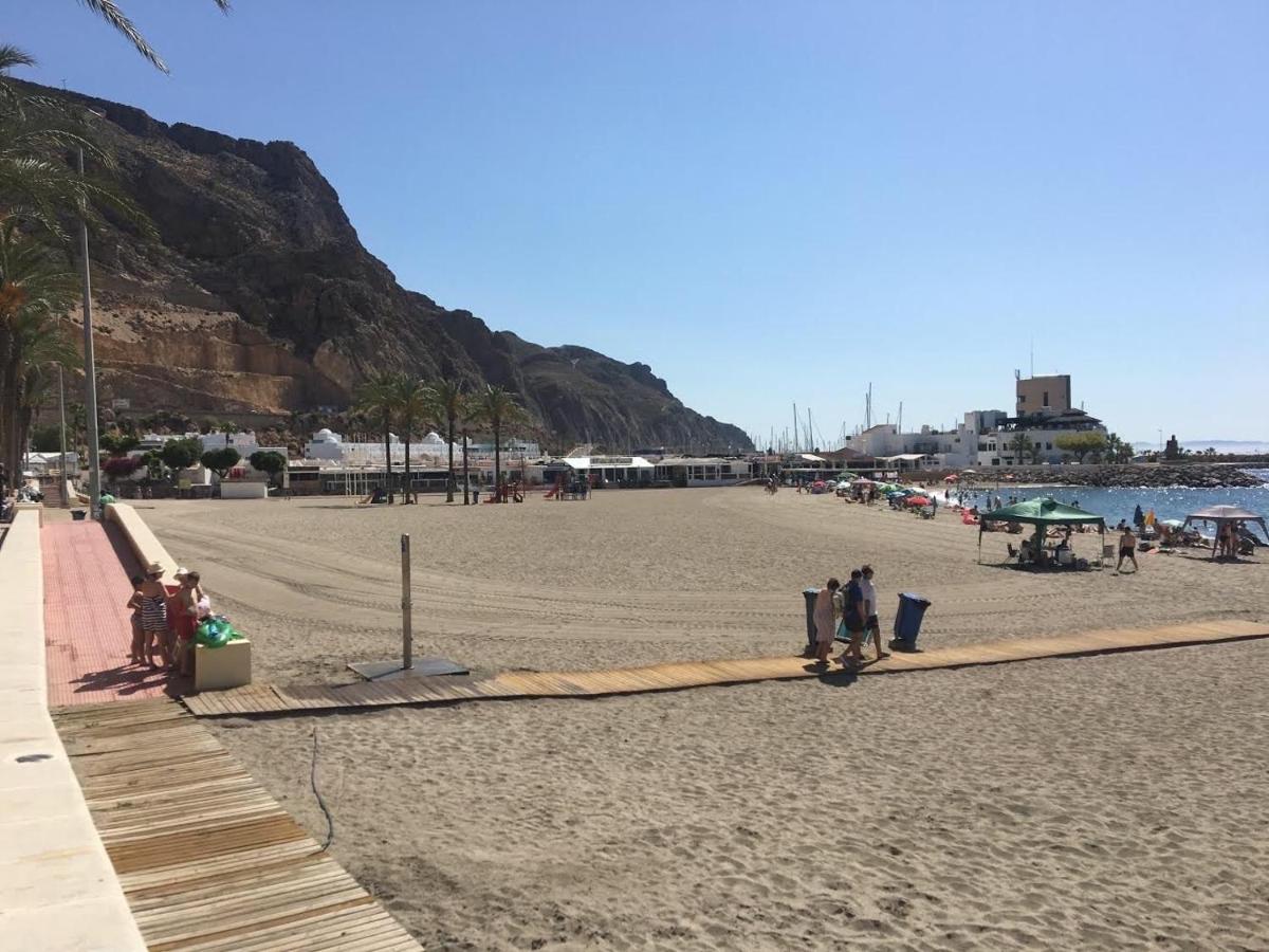 APARTAMENTO CON VISTAS AL MAR. PRIMERA LINEA DE PLAYA. - Housity
