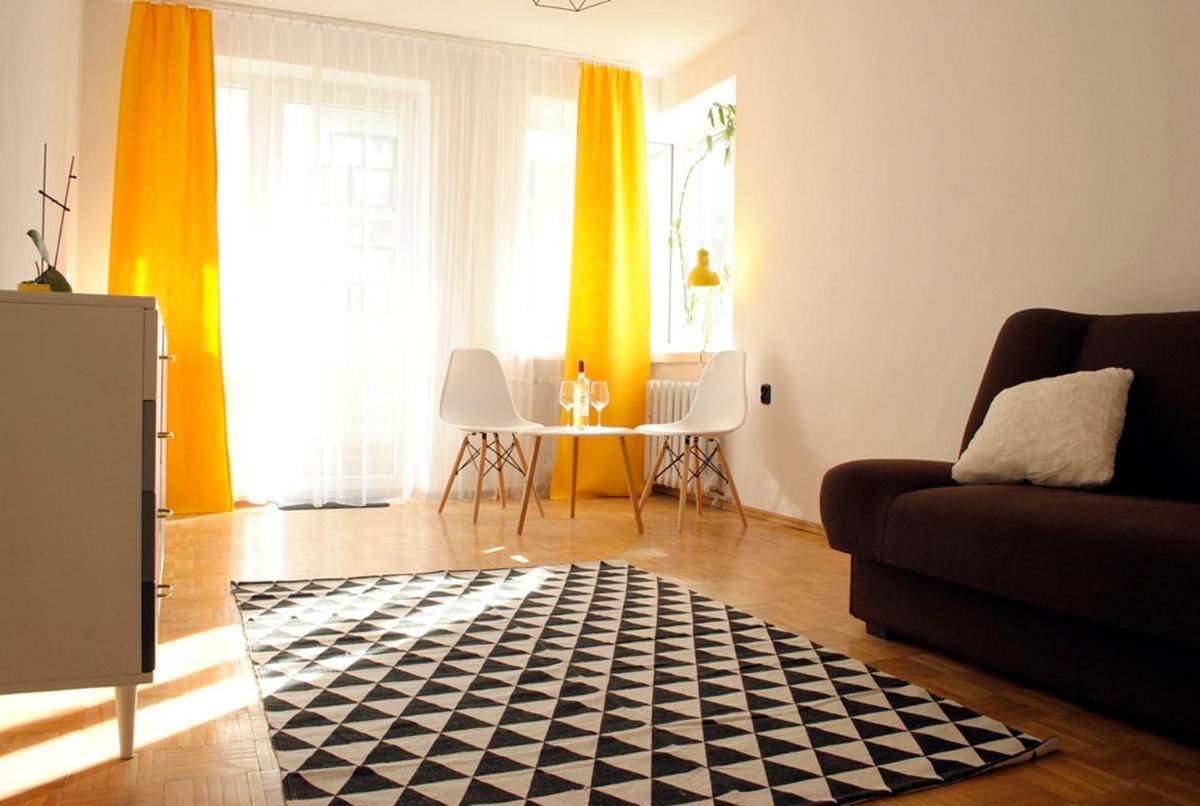 Yellow Apartment oposite ZOO (5 minutes walk to the Old Town) - Housity