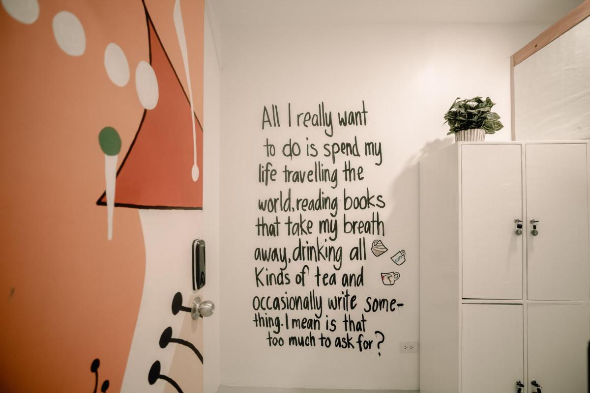 Murals Hostel and Cafe - Housity