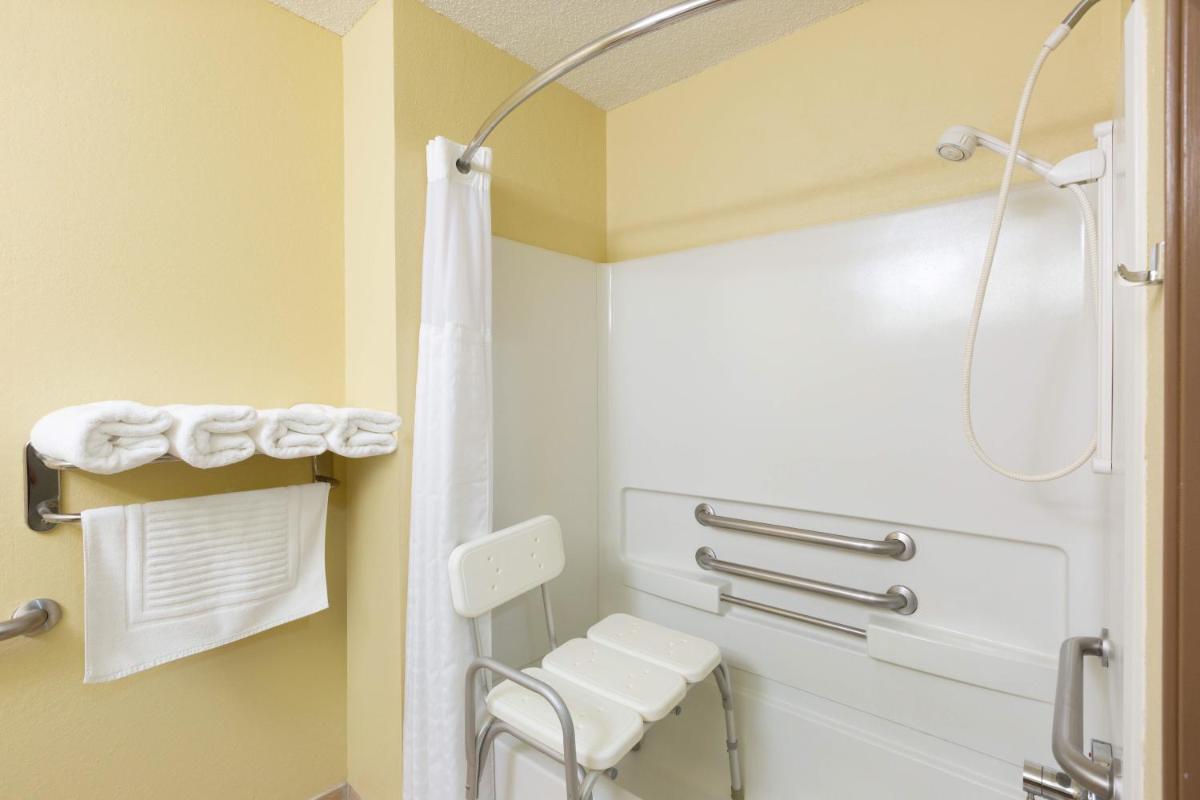 Baymont by Wyndham Fort Dodge - Housity