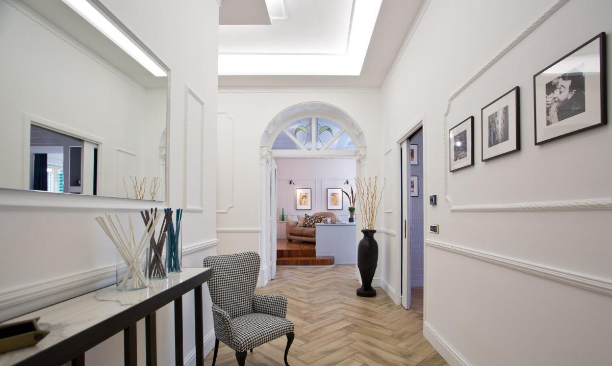 Suitetrails - Stylish apartment in the center of Naples by Wonderful Italy