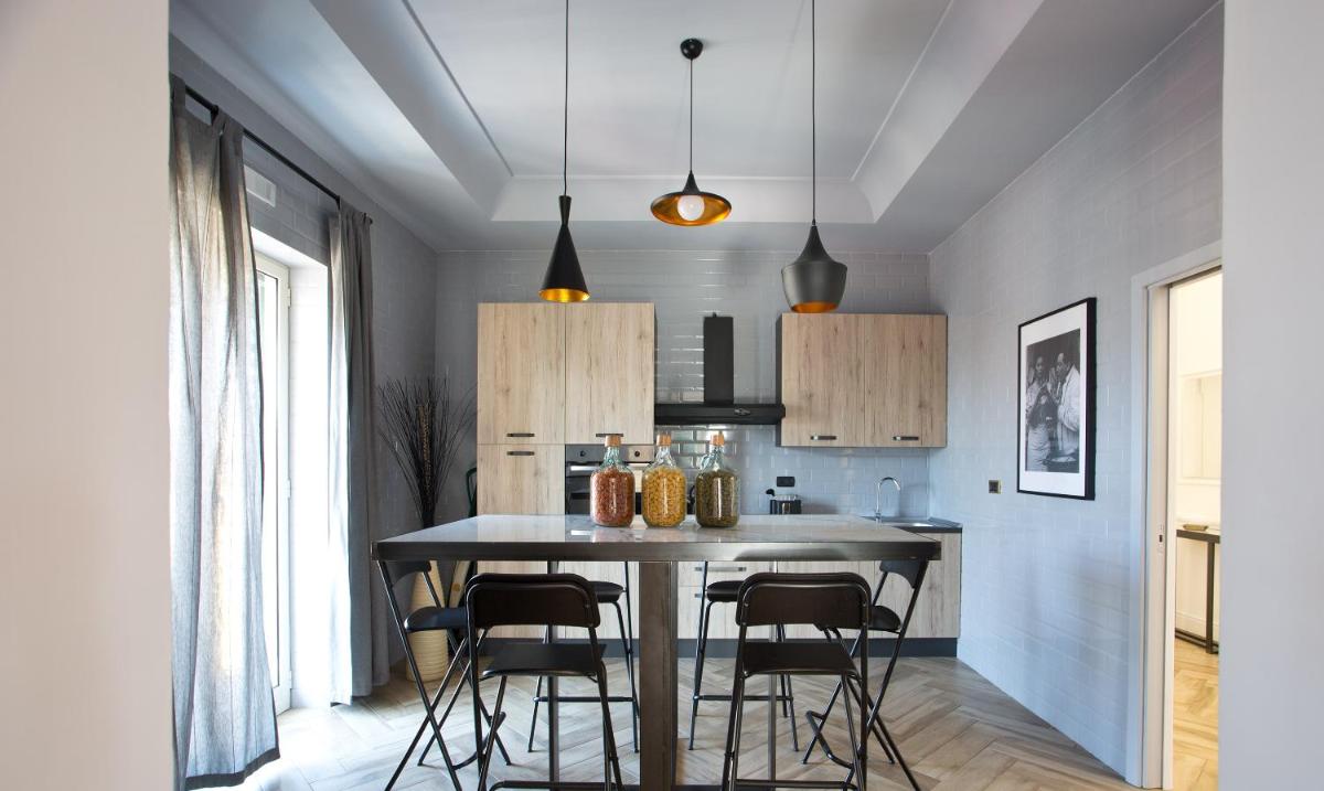 Suitetrails - Stylish apartment in the center of Naples by Wonderful Italy