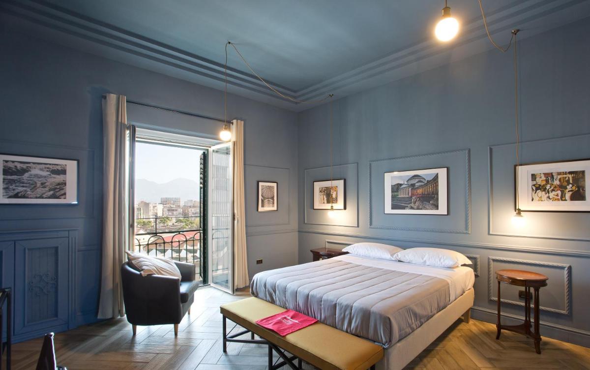 Suitetrails - Stylish apartment in the center of Naples by Wonderful Italy
