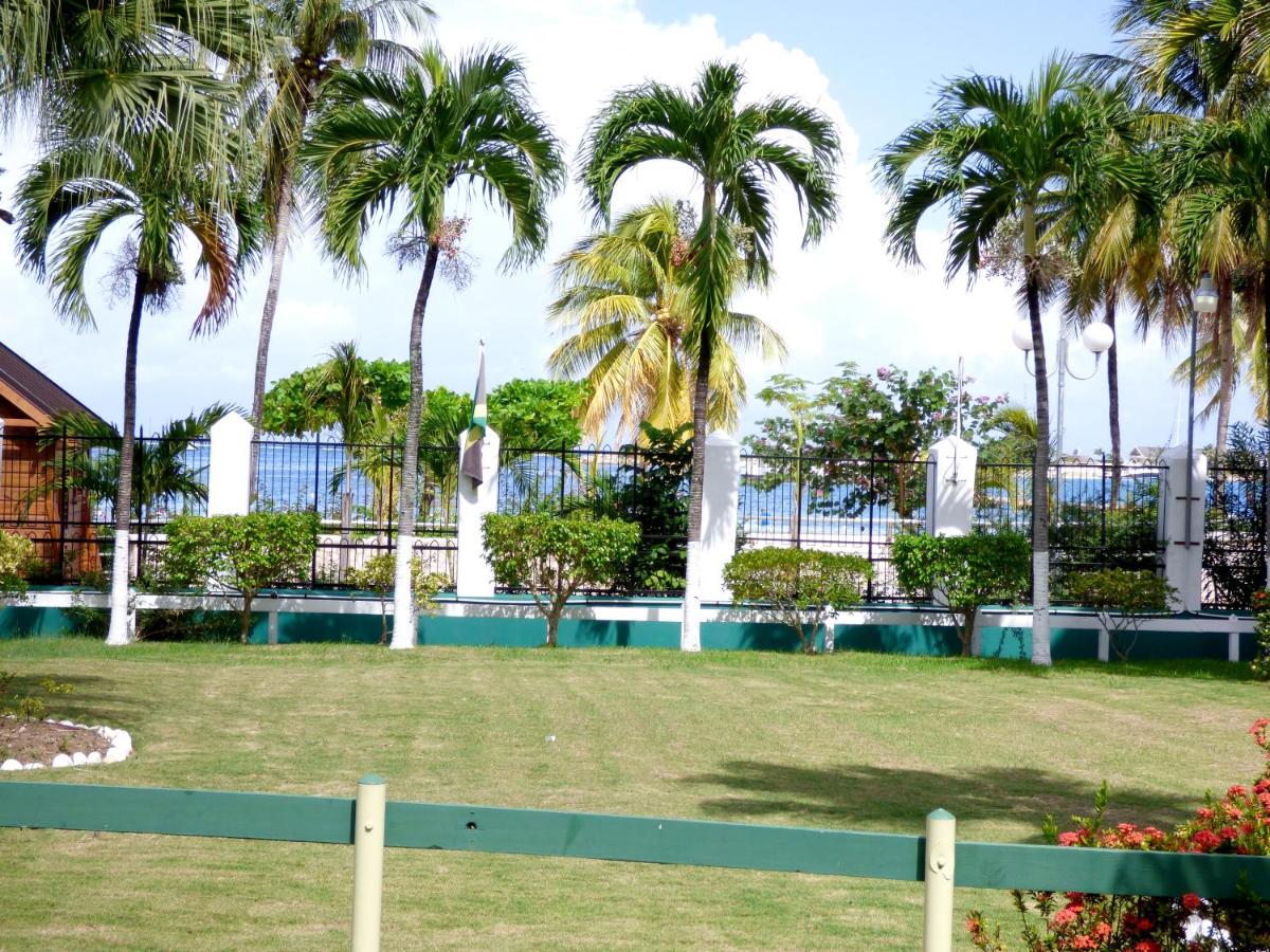 Beach Studio 10 - Housity