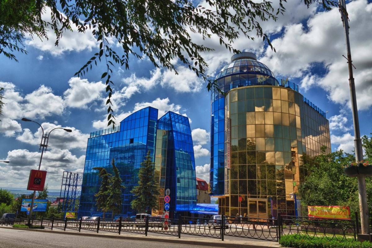 Golden Hotel - Housity