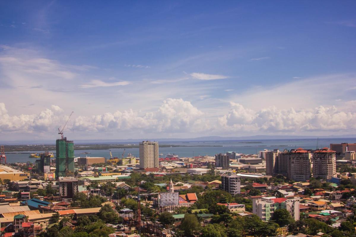 Mabolo Garden Flat a2 free pool gym near Ayalamall - Housity
