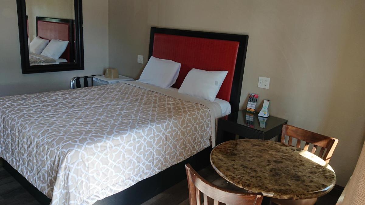 Santa Ana Travel Inn - Housity