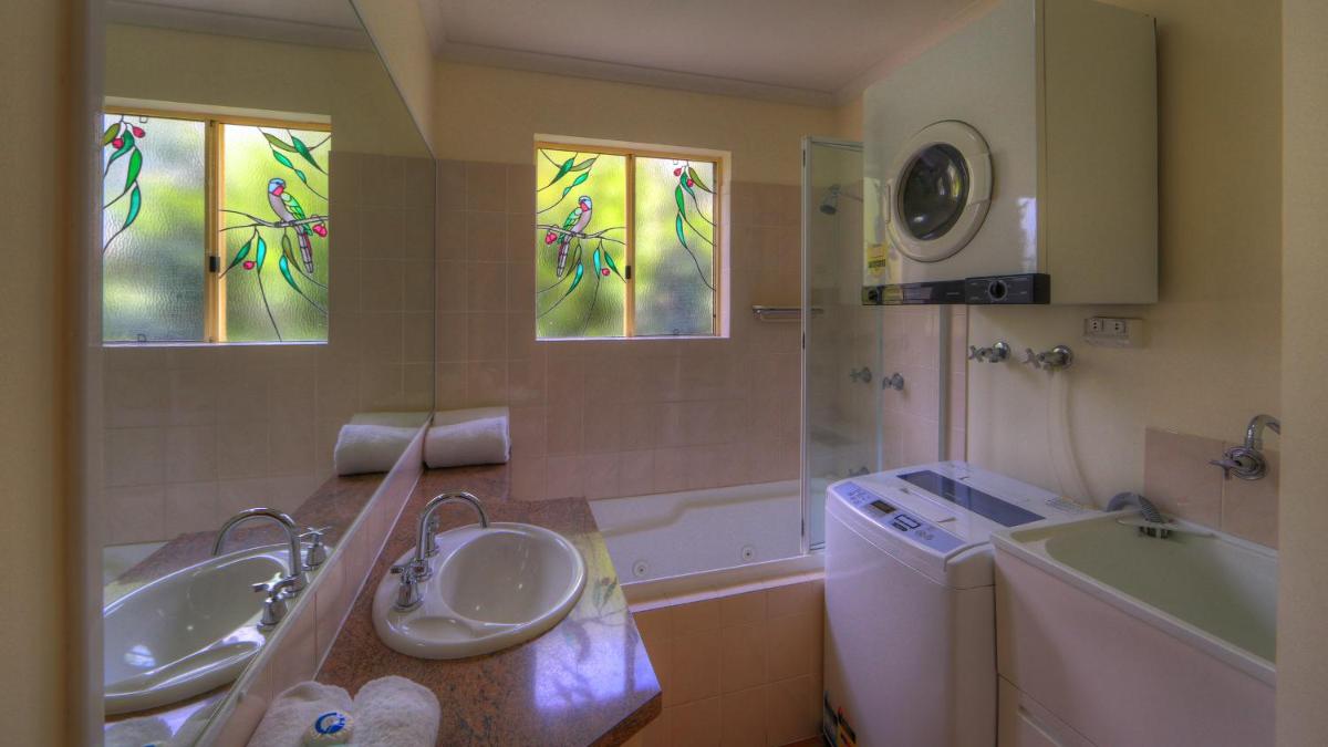 Rainbow Getaway Holiday Apartments - Housity