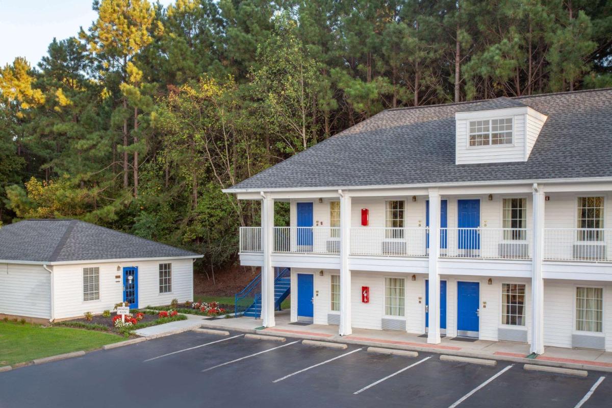 Baymont by Wyndham Greenwood - Housity